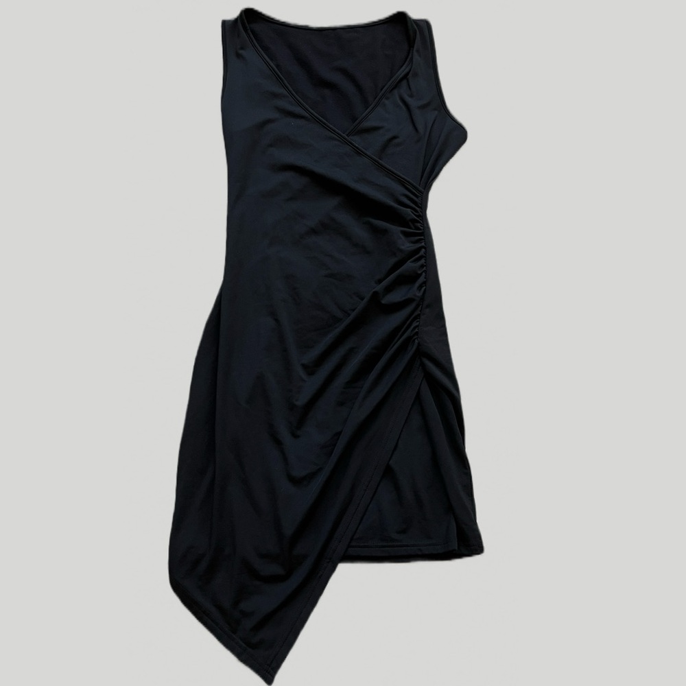 Chic Black Midi Soft Warp Dress with Timeless Elegance